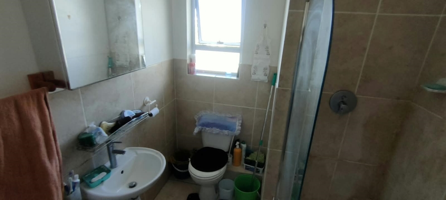 2 Bedroom Property for Sale in Cravenby Western Cape